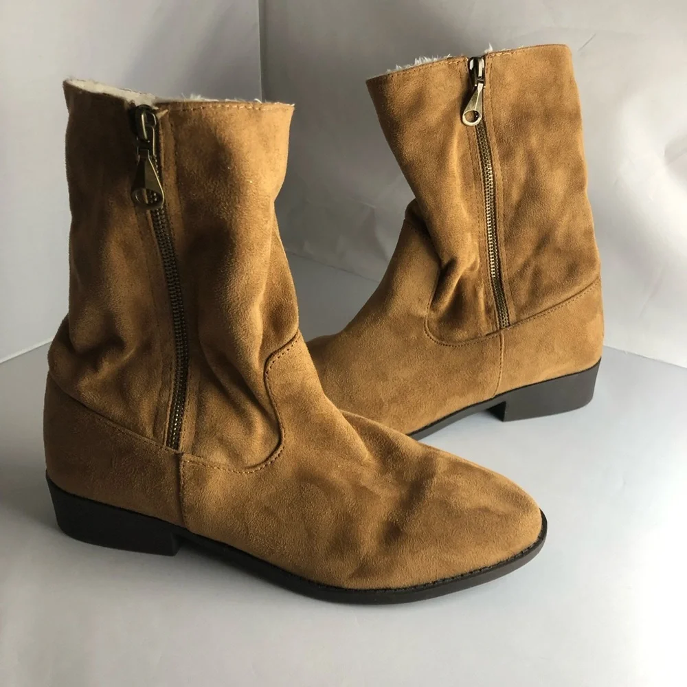 Maurices Faux fur ankle boots Fold Over Women’s size 11 Tan Side Zipper‎ EUC
